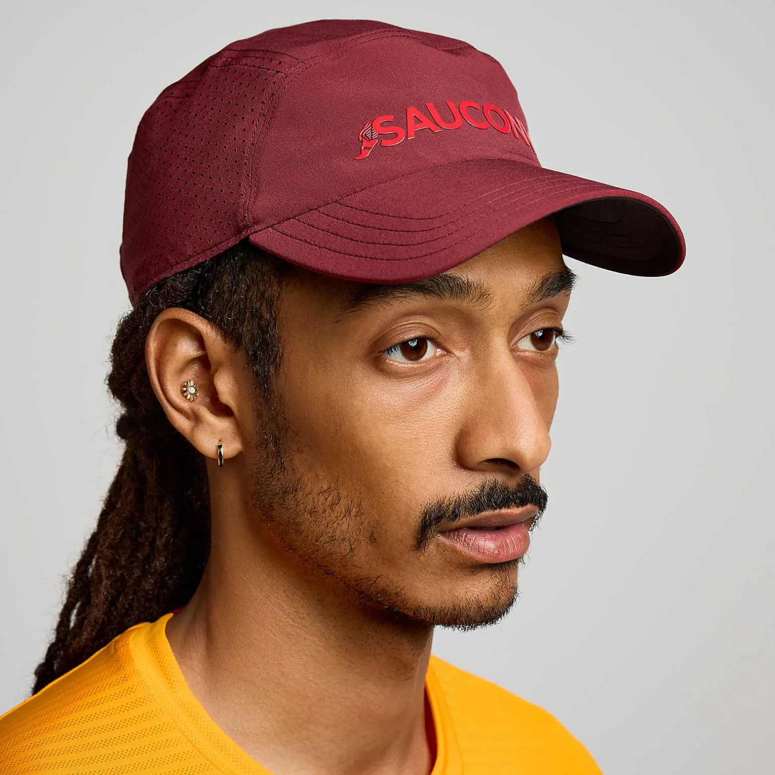 Saucony Outpace Hat Currant Flash Sale