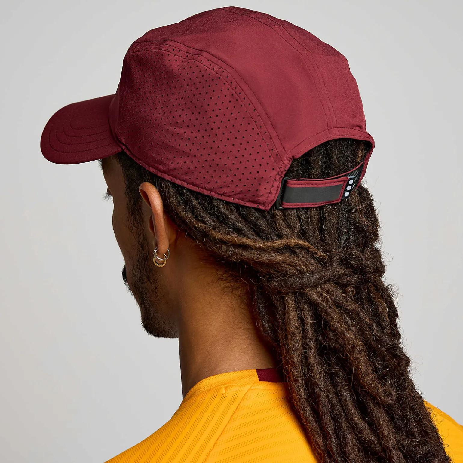 Saucony Outpace Hat Currant Flash Sale